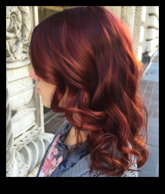 Διαχρονική κομψότητα: Vintage κόκκινα και καστανά χτενίσματα για μια κλασική έκκληση